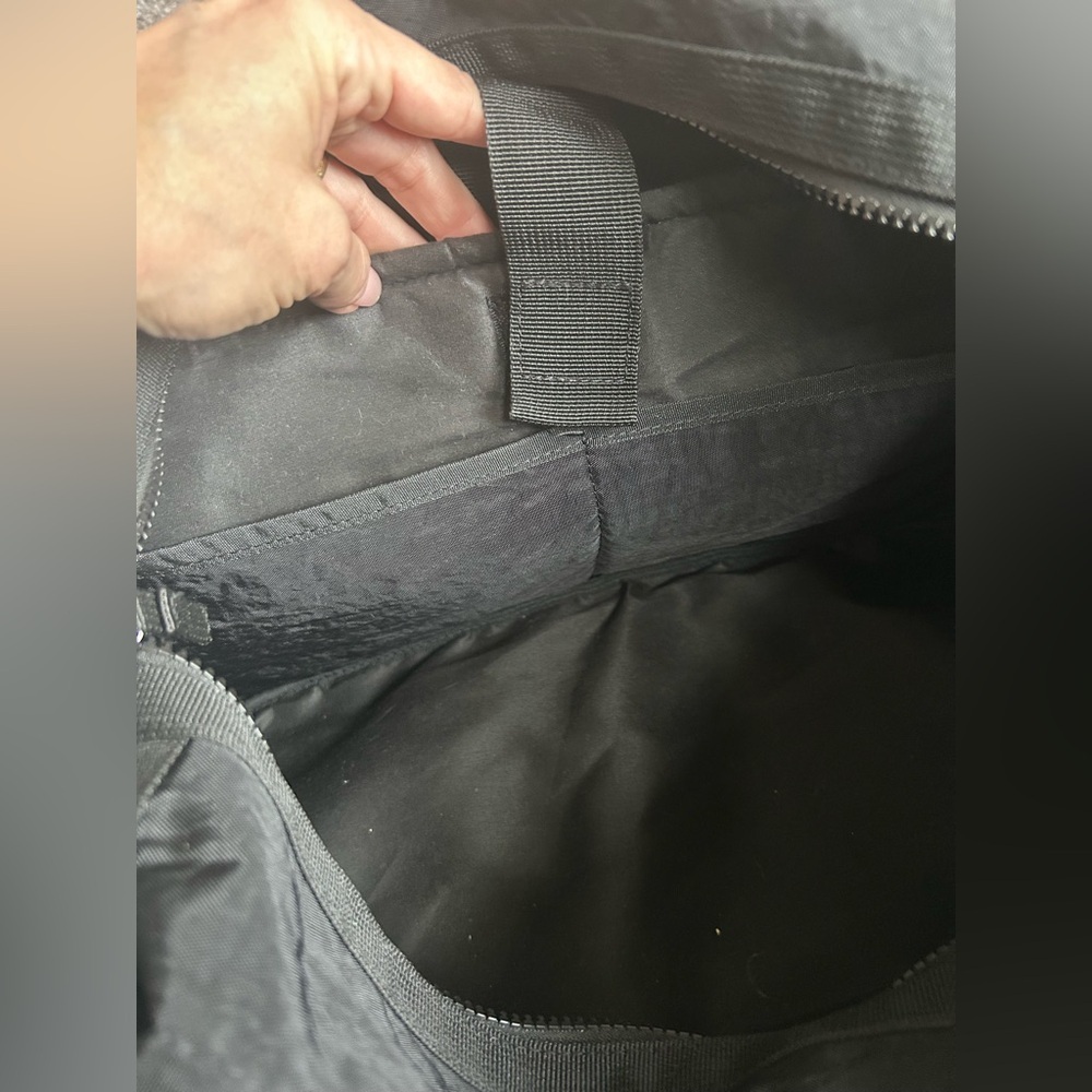 Tommy Bahama black travel duffle bag with hand and shoulder straps - Picture 7 of 10